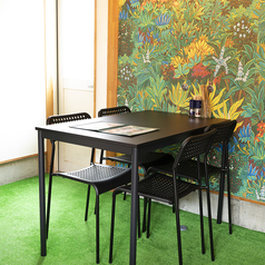 【テーブル席：4名×2テーブル】