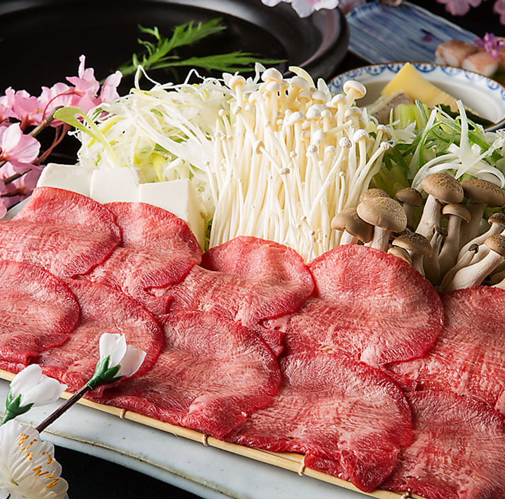 看板メニューの牛タンしゃぶしゃぶ