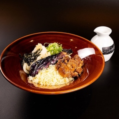 すじと揚げ茄子のぶっかけうどん
