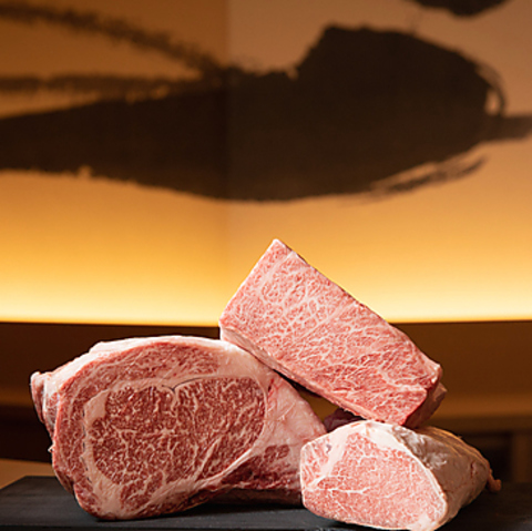 京の情緒溢れる佇まい。完全個室で尾崎牛などの極上銘柄和牛焼肉をご堪能あれ。