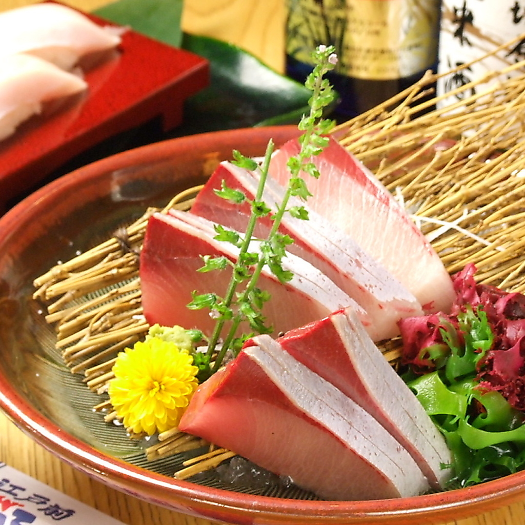 季節に合わせて、旬の鮮魚を仕入れ。刺身で飲み、〆にお寿司を召し上がる常連様も多いです☆
