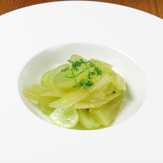 セロリのマリネ　シャインマスカット添え
