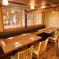 ゆったりテーブル席