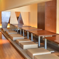 片側最大40名様まとまって座って頂けます♪