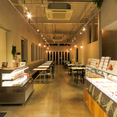 最大36名様までご利用可能な広々とした空間を貸切で！結婚式の二次会、会社やサークルの歓送迎会など、大人数でのパーティーに最適です。特別な日を盛大に祝う、思い出に残るひとときを演出します。