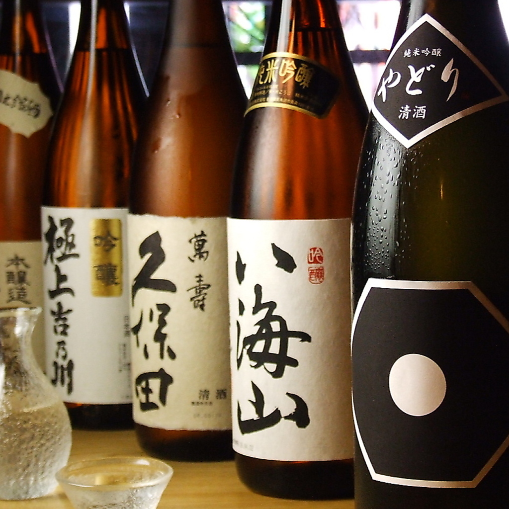 季節に合わせて旬の日本酒を仕入れています♪旬のお刺身やお寿司とご一緒にどうぞ！