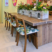 【店内は全席禁煙】タバコのにおいが苦手な方・お子様連れのお客様も安心してご来店頂けます。店内には、ゆったり過ごせるカウンター席・使いやすいテーブル席を多数完備。のんびりお過ごし頂けます◎