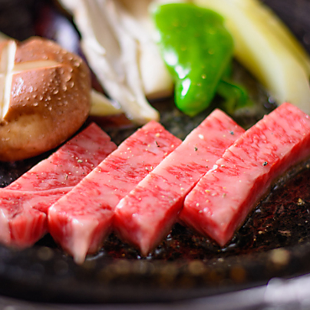 北海道を代表するふらの和牛をはじめ、国産ブランド牛を石鍋でご賞味下さい。