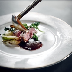 【洋風創作料理を堪能】ソテーサーモンや国産牛など、充実のディナーコースで大満足の夜をの写真