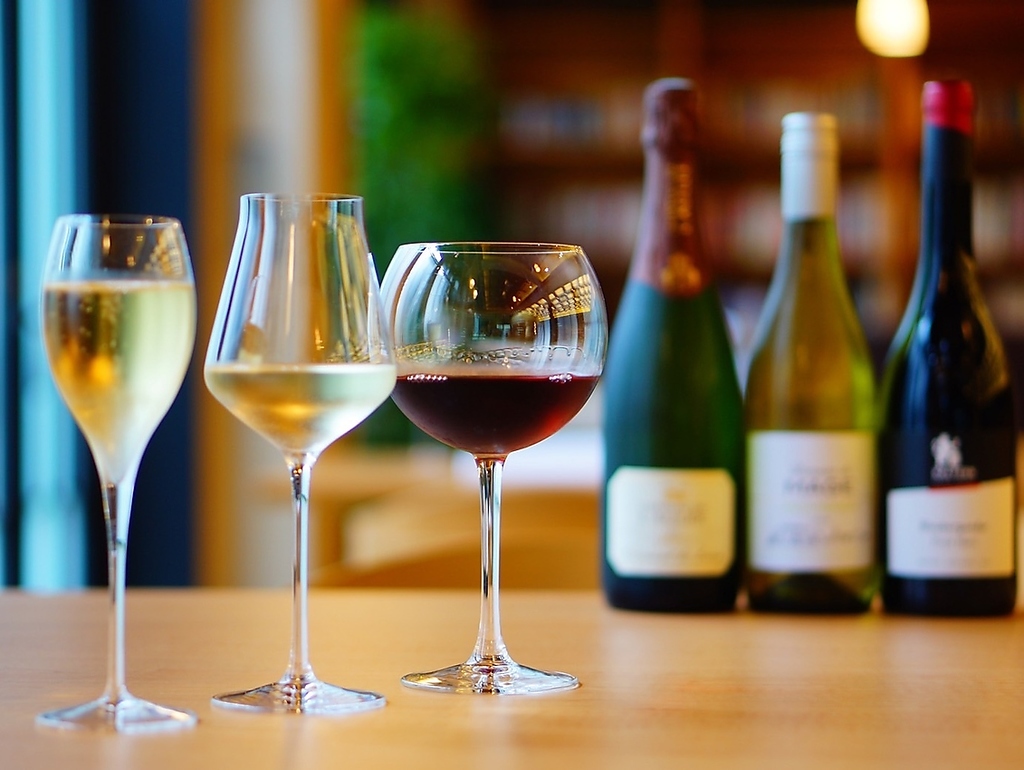 和食に合わせたワインのご提供も行っており、海外のお客様にもご利用頂きやすいお店となっております