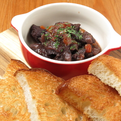 牛すじの赤ワイン煮込み