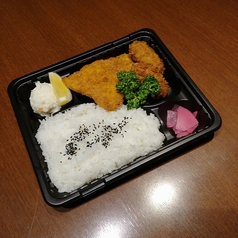 カキとアジフライ弁当