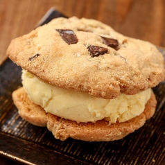 自家製チョコクッキーアイスサンド