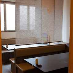 4～6名様のテーブル席をご用意しております。空き状況や詳しい内容はお気軽にお問い合わせください。写真はイメージです。