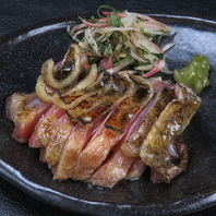 アツアツの鉄板で提供！お酒との相性抜群なおつまみ