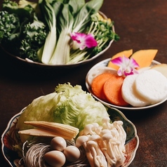 【ヘルシーに満腹】こだわりの薬膳スープでたっぷりのきのこと野菜を煮込む◎罪悪感なく楽しめるコースの写真