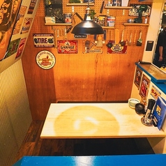 お店の角席でゆったり。