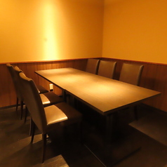 【テーブル席各種ご用意】4人掛けや6人掛けのテーブル席がございますので、グループでのお食事におすすめです。