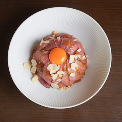 ローストビーフ丼　ガーリック醤油ソース