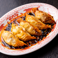 餃子など自慢の逸品料理の数々をぜひお楽しみください！