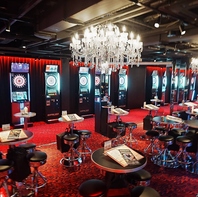 こだわりの店内装飾！着席最大100名様収容！