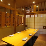 8名様テーブル席は会社の小宴会や友人同士の集まりにぴったり♪
