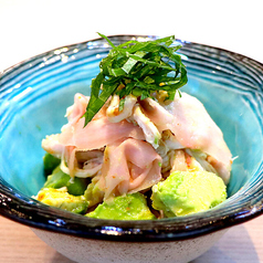 蒸し鶏アボカドの梅大葉和え