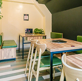 ゆったりとくつろげるソファー席もございます◎広々とした席で、食事をゆっくりとお楽しみください♪