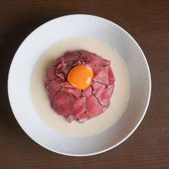 ローストビーフ丼　ホワイトソース