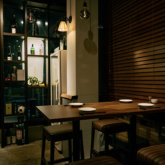 ハイチェアのテーブル席になります