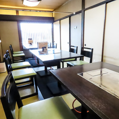 4名様掛けをご用意しております。