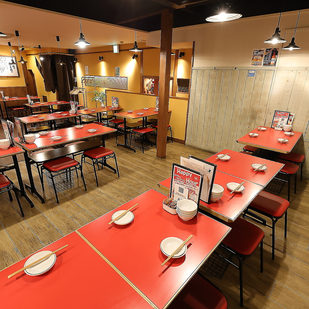 広々とした店内は40～60名様での貸切も可！大人数の打ち上げや会社宴会もお気軽にご相談くださいませ