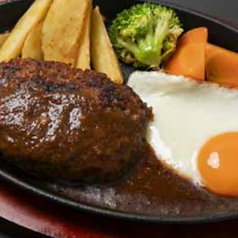 【◇3種類の選べるソース◇】お腹も心も大満足＆ボリューム満点でうれしい！《松新ハンバーグ》の写真