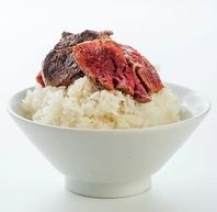 希少な赤身肉のレアステーキ＆肉汁溢れるハンバーグ