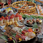 新鮮なお造りから炭火焼き焼鳥までがついた飲み放題の納得プランをご用意！150分4,400円(税込)から