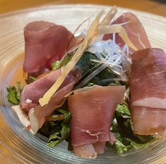 生ハムとパクチーのサラダ