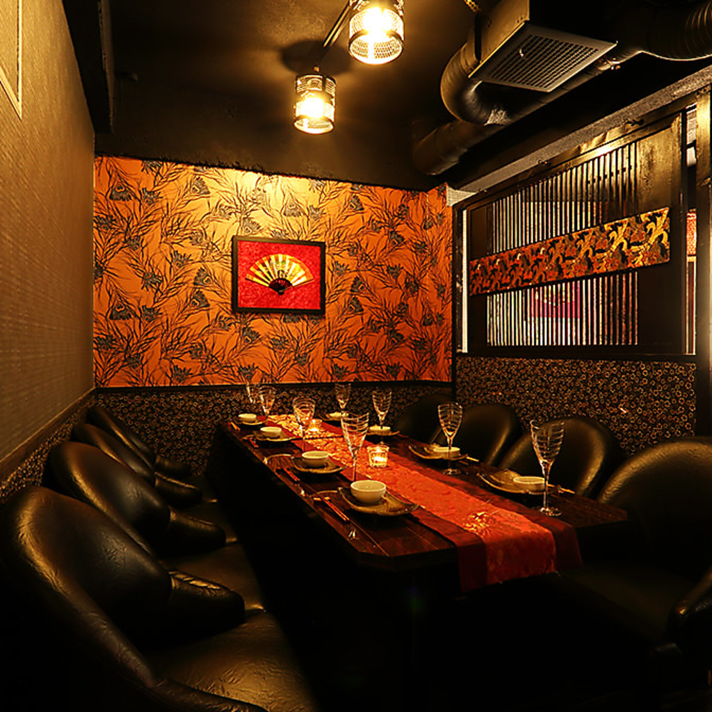 ゆったりお食事をお楽しみいただける個室は、10名様前後までご対応◎フロア貸切もOK！各種宴会に◎