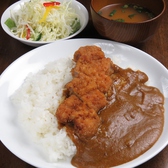 季節の野菜や果物をペースト状にして数日間煮こむカレーは隠れた名物料理！インド人シェフに教わったスパイスの香り立つ渾身の一皿をぜひご賞味ください！ランチは500円よりご用意しております！