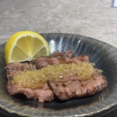牛タンの炭火焼き4枚 ネギ塩レモンソース