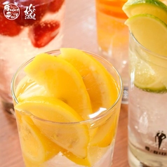 凍結フルーツのごろごろサワー