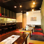 オシャレな内装の当店は、デートにも最適。おいしいオリジナルメニューで楽しいひとときを過ごせます