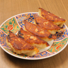 ★ジューシー名物★鉄板手作りぎょうざの写真