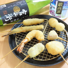 揚げたてを楽しむ串カツ盛り合わせの魅力たっぷり