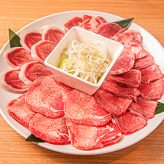 【旨味ネギのタン五種盛り合わせ盛り合わせ】分厚いタンと塩ダレネギのハーモニーが広がる贅沢な一品◎の写真