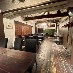 30名様まで着席可能な中人数様用の貸切スペース。大切な方と思い出に残る素敵な時間をお過ごしください。