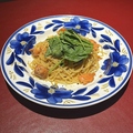 料理メニュー写真&nbsp;秋鮭ときのことほうれん草のバター醤油のパスタ