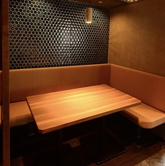 【テーブル席】４名様×２席　※４名～８名様でのご利用も可能です！各種宴会には飲み放題がおすすめ◎