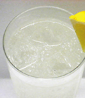 多彩なドリンクでお出迎え！オリジナルチューハイも☆