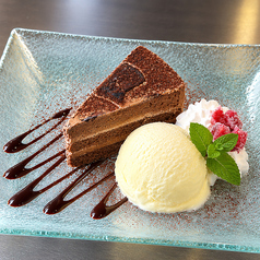 生チョコケーキとバニラアイス