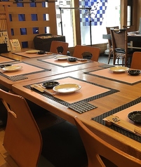 小上がり席になります。週末は3名様よりご案内します。